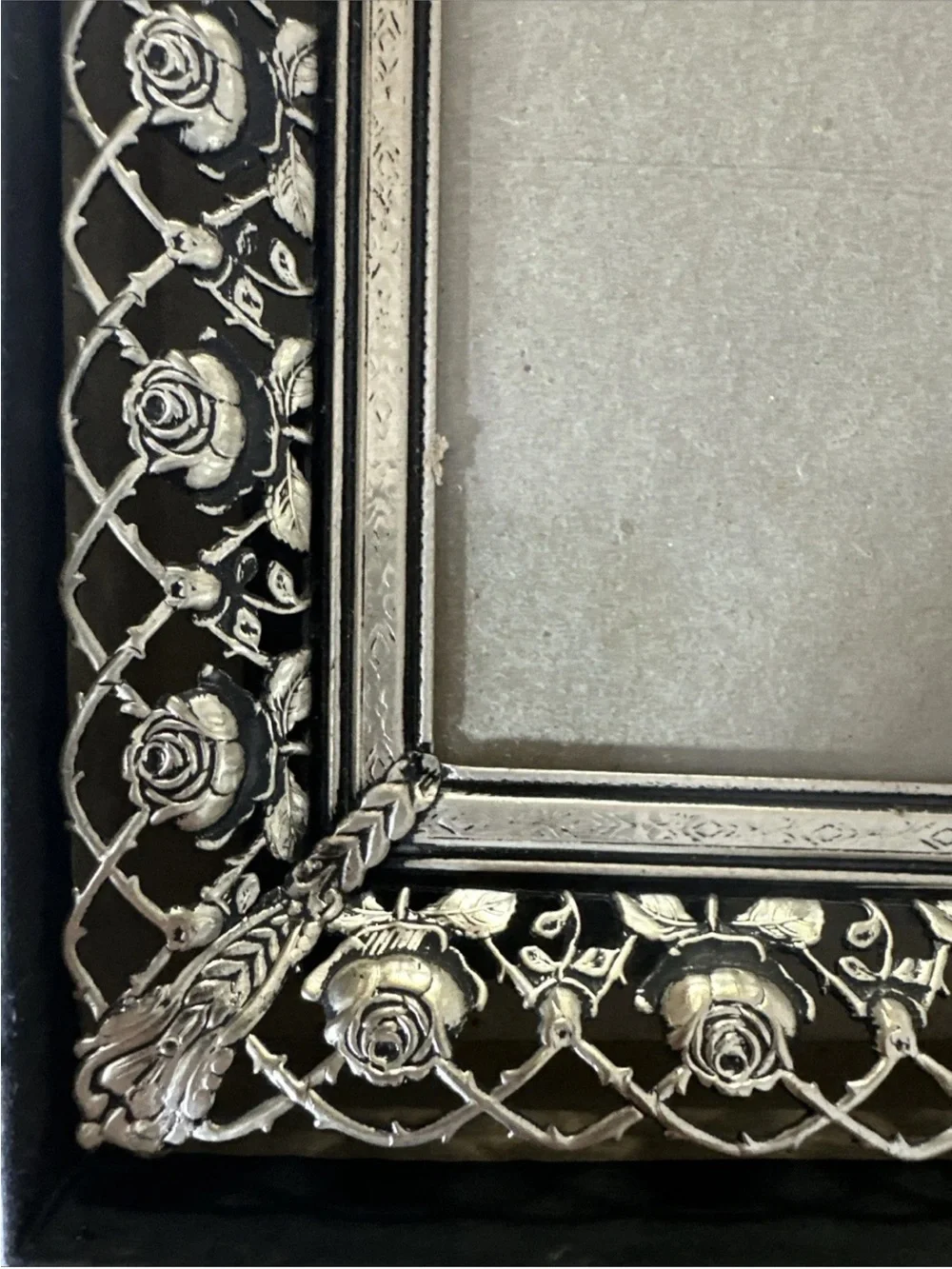 Vintage Metal Filagree Roses Picture Frame Flowers Photo 5x7 ORIGINAL BOXVintage